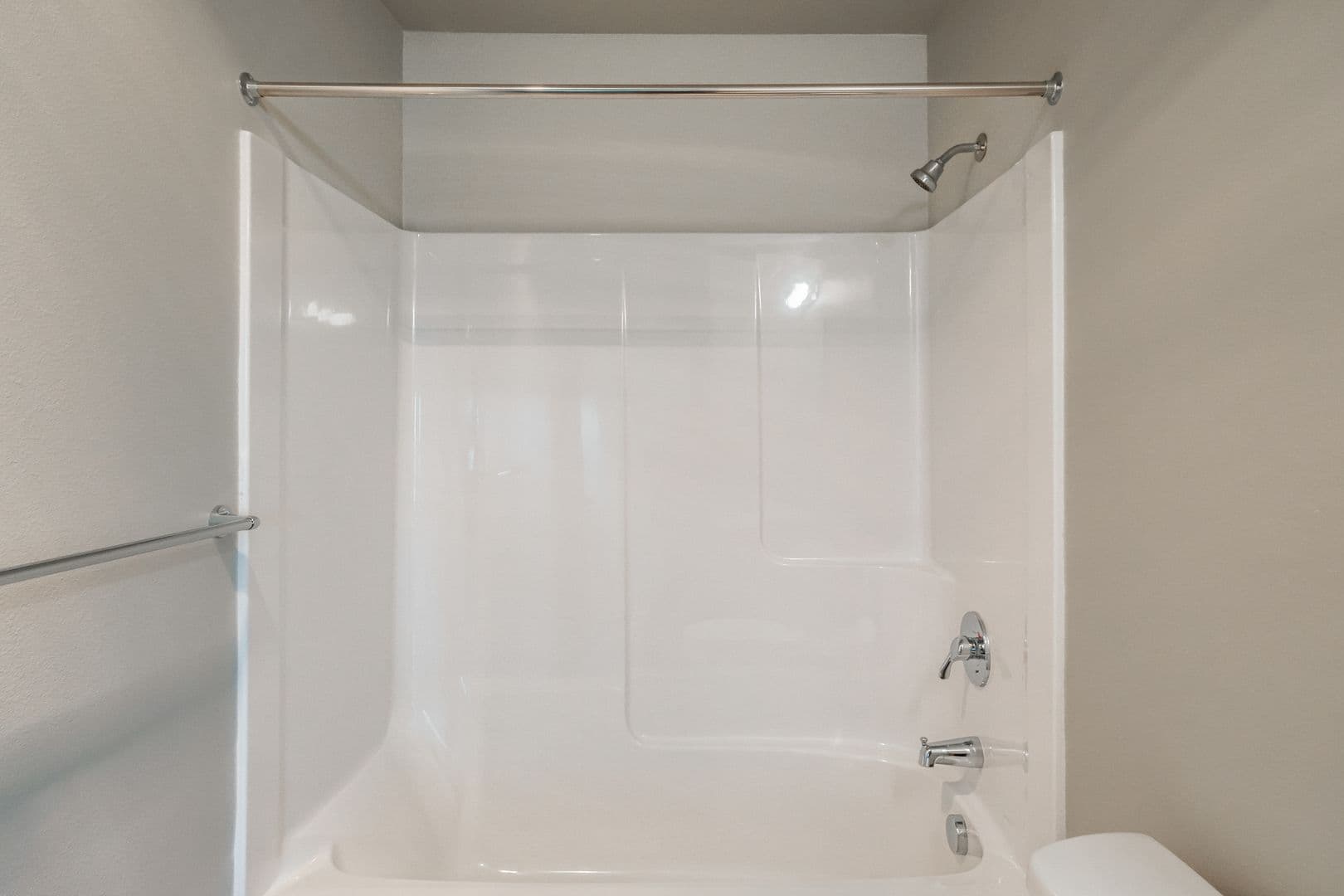Salem Apartment: 4712 Silverton Rd NE