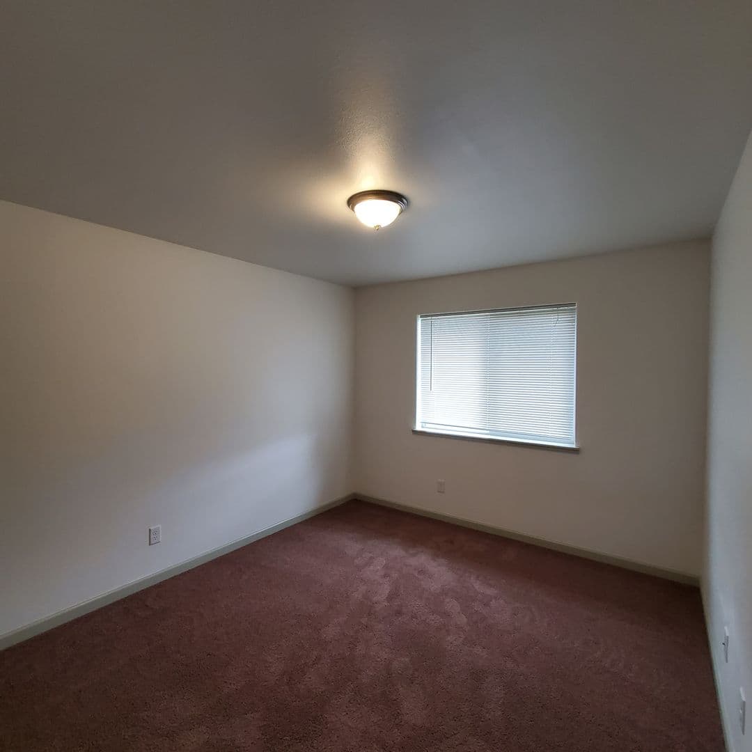 Lebanon Apartment: 2711 & 2713 Birch St.