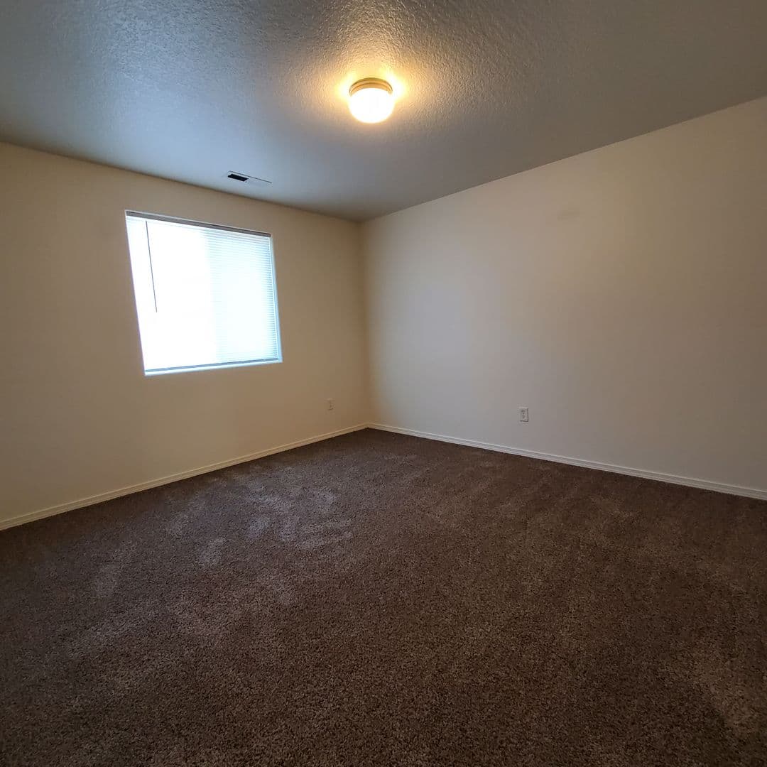 Monmouth Apartment: Meadow Ridge Ave