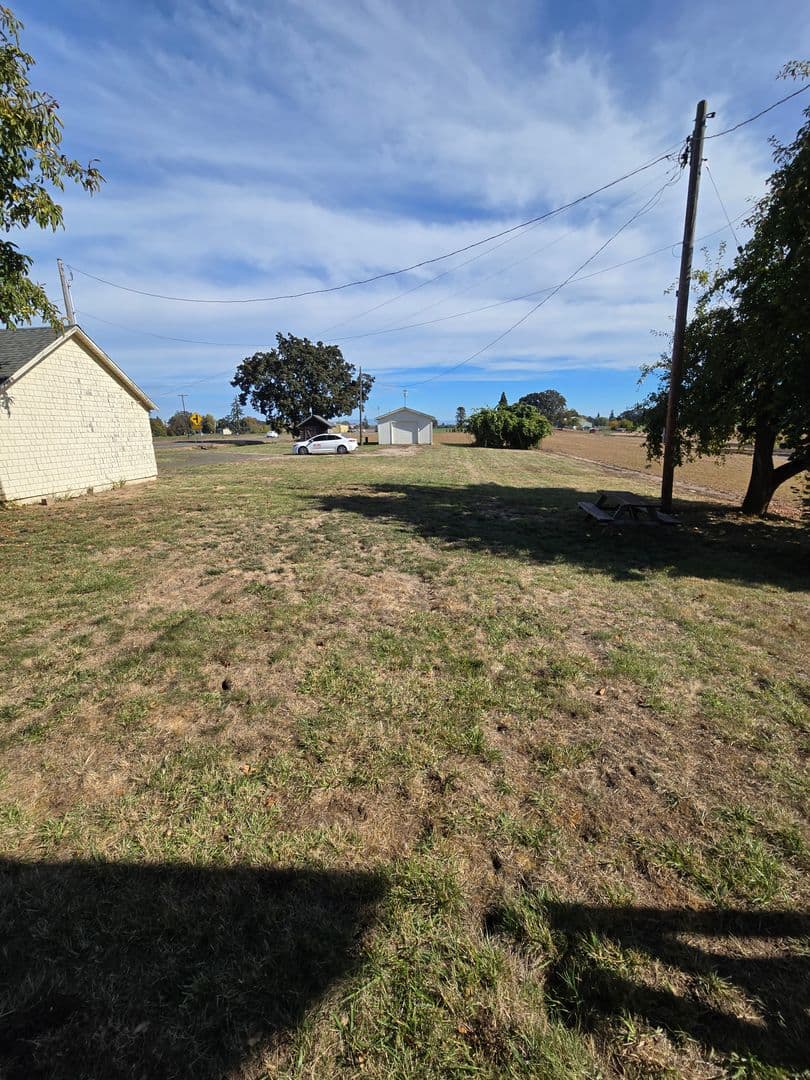 Albany House: 29626 Highway 34 SW