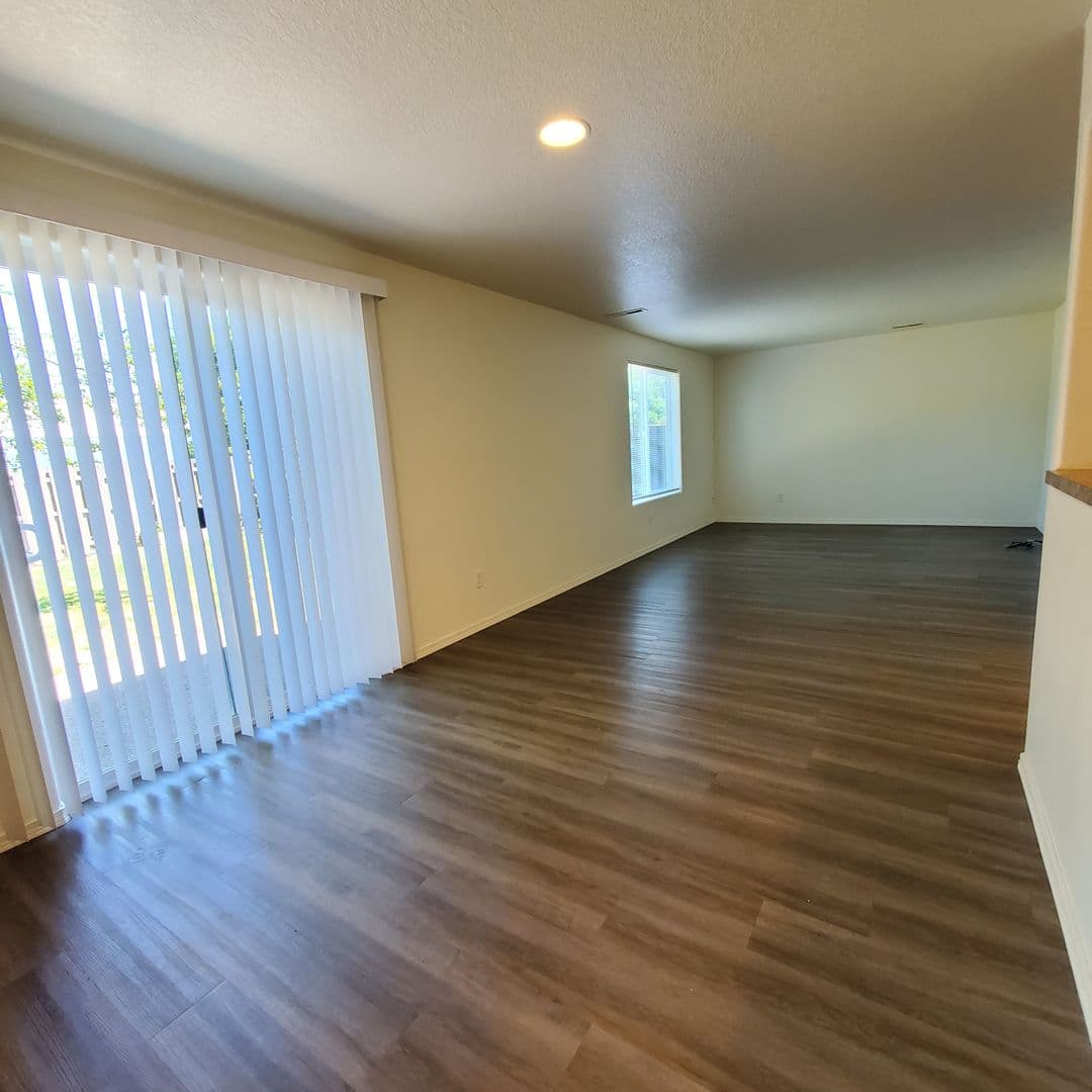 Monmouth Apartment: Meadow Ridge Ave