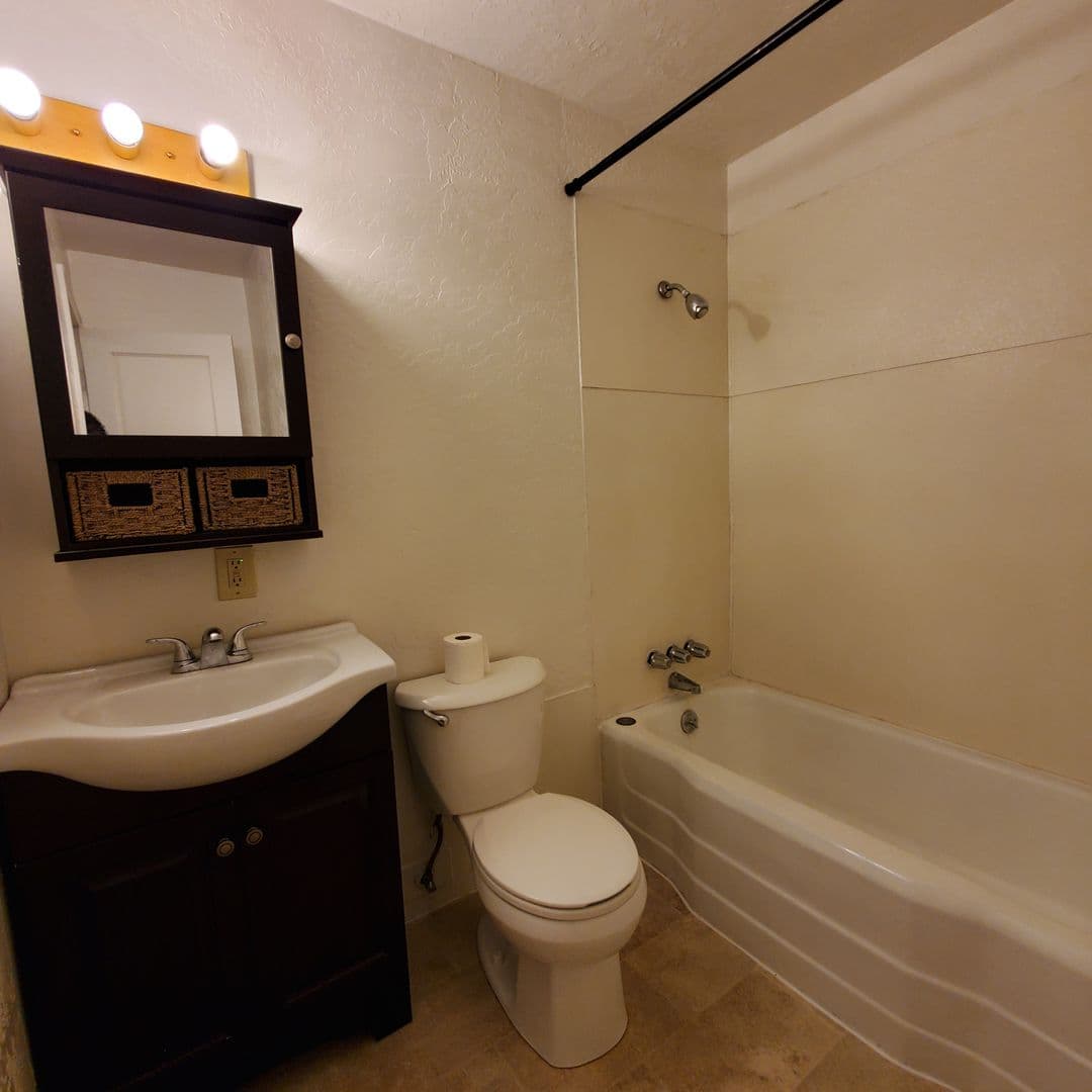 Albany Townhome: 2005 5th Ave SE