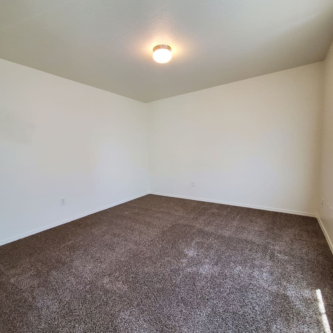 Monmouth Apartment: Meadow Ridge Ave