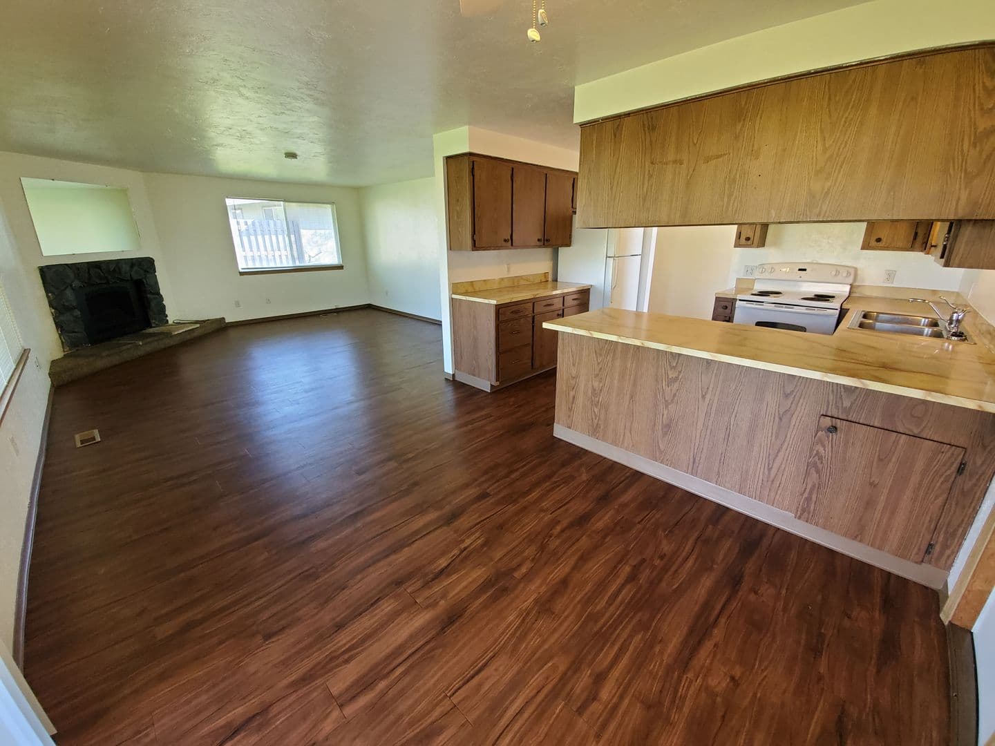 Millersburg Apartment: 4140-4447 Amanda Lane NE, 2809-2819 Conser Rd NE, 2836-2846 Toni St. NE
