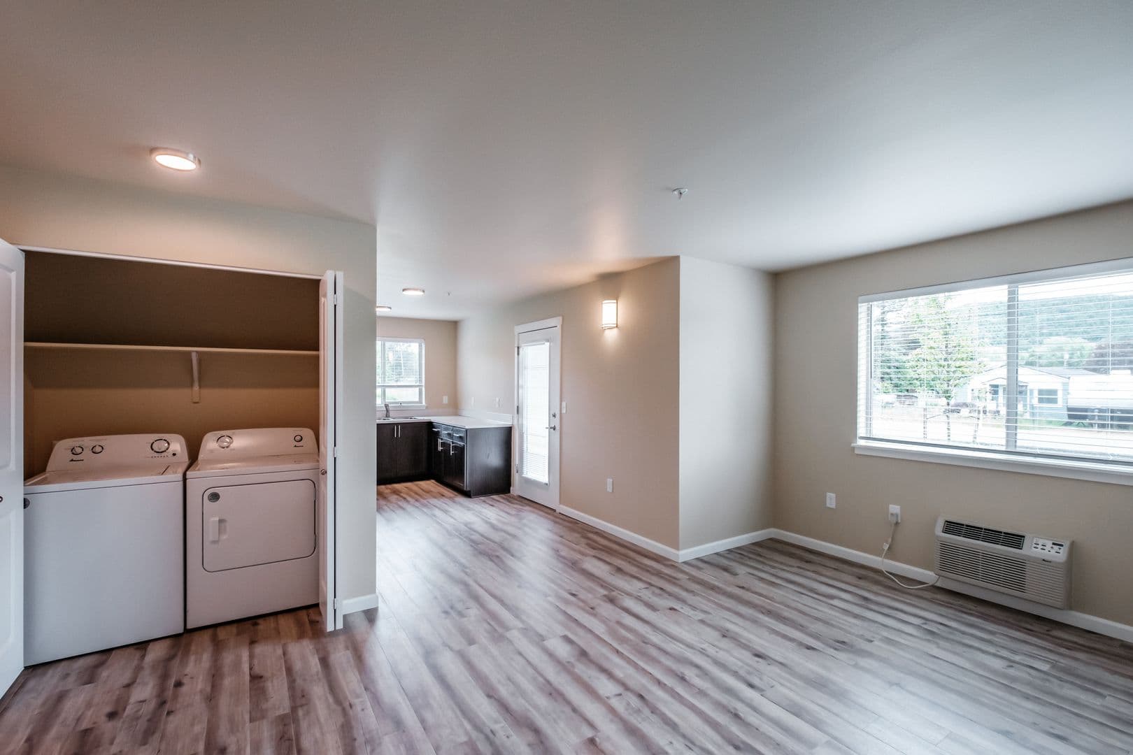 Sweet Home Apartment: 1200 38th Ave
