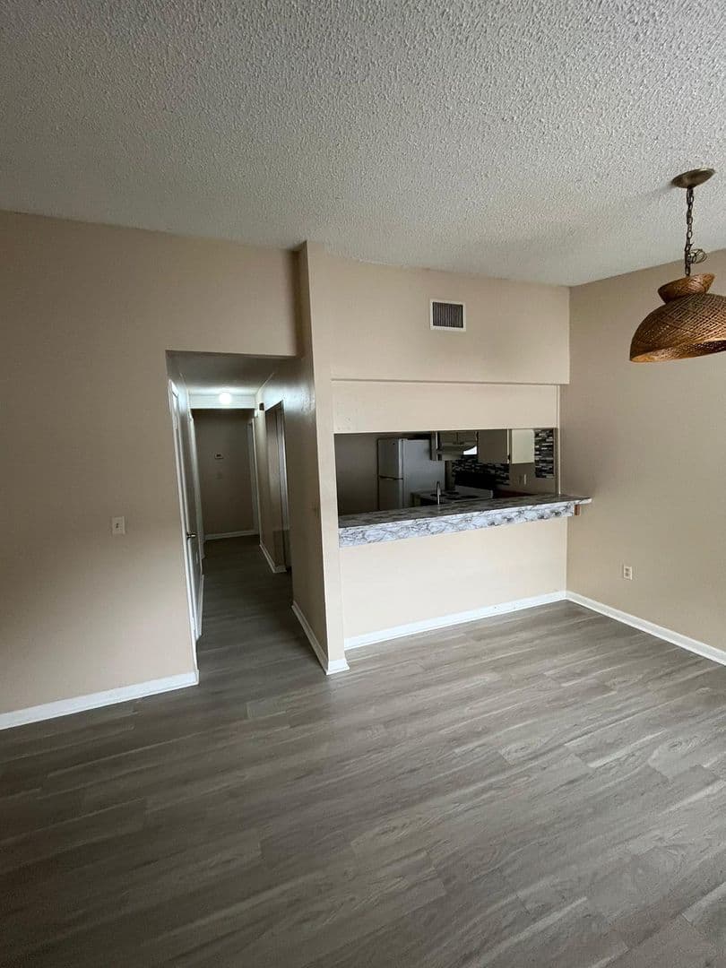 Lakeland Apartment: 1932-1938 Crystal Grove Dr, Lakeland, FL 33801-8033