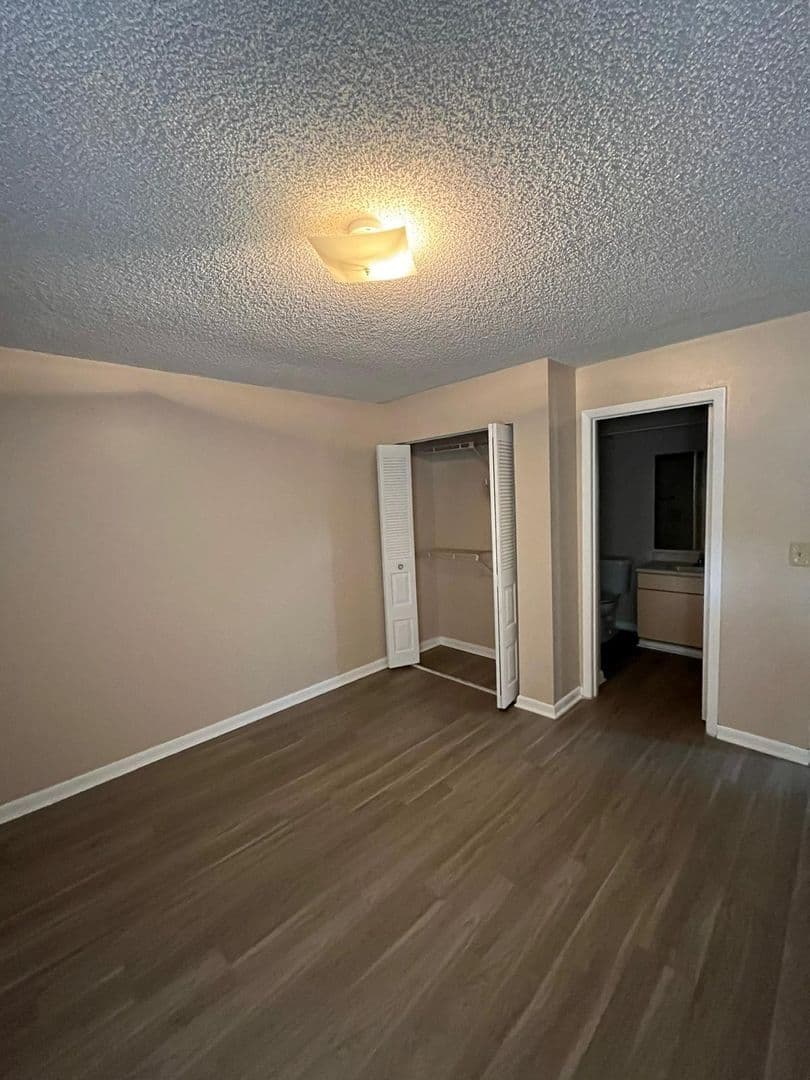 Lakeland Apartment: 1932-1938 Crystal Grove Dr, Lakeland, FL 33801-8033