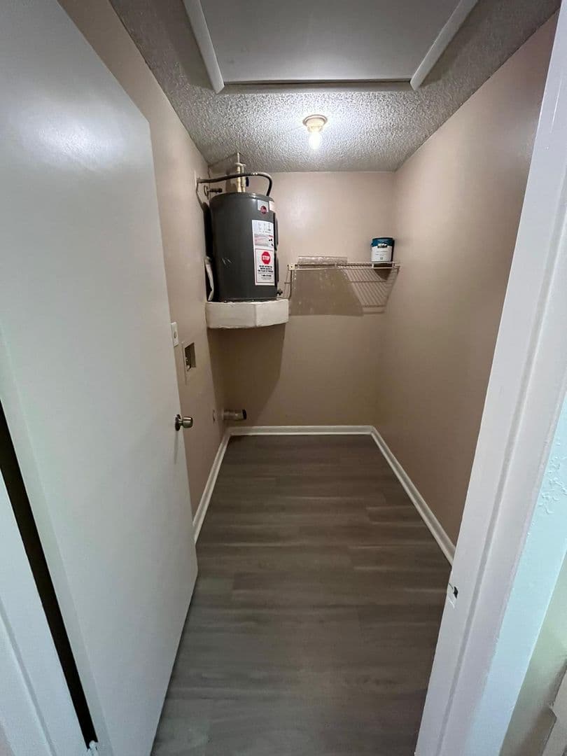 Lakeland Apartment: 1932-1938 Crystal Grove Dr, Lakeland, FL 33801-8033