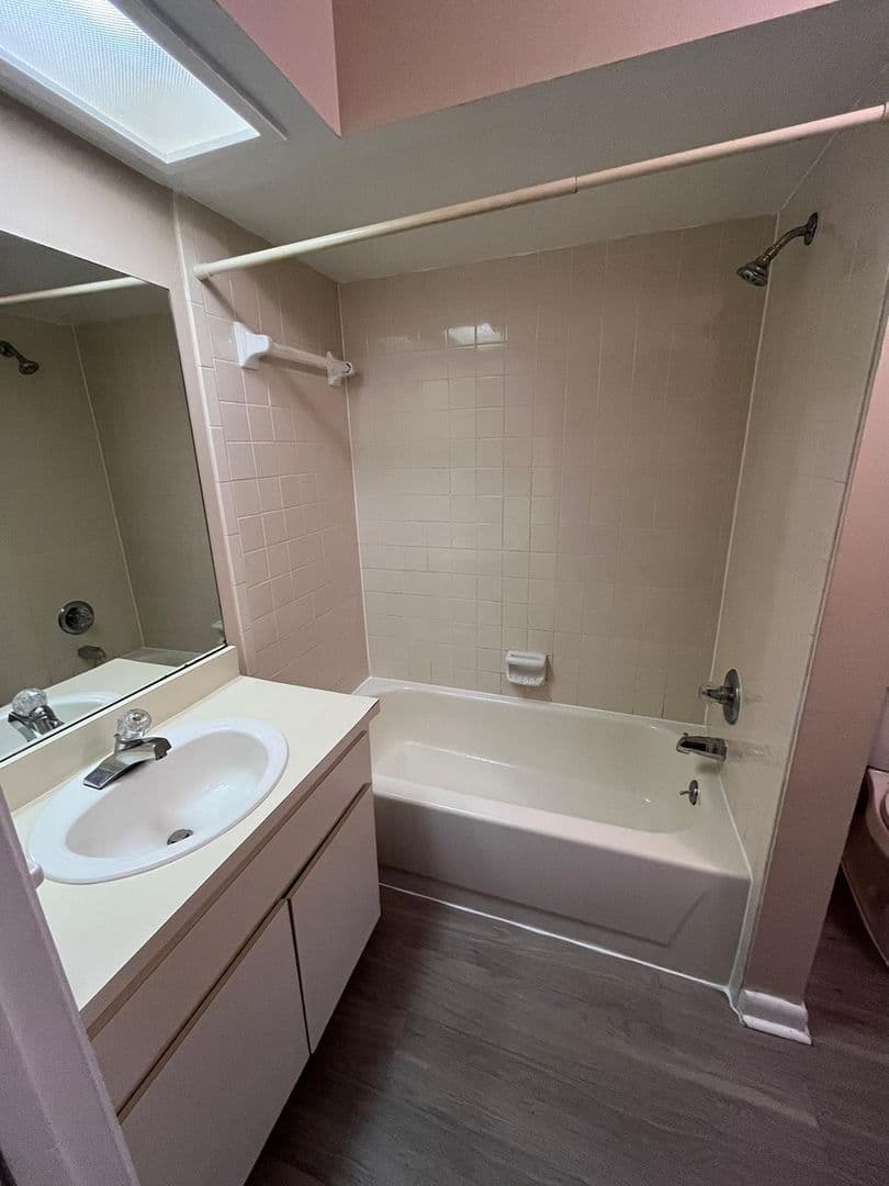 Lakeland Apartment: 1932-1938 Crystal Grove Dr, Lakeland, FL 33801-8033