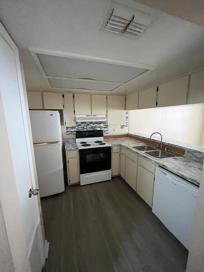 Lakeland Apartment: 1932-1938 Crystal Grove Dr, Lakeland, FL 33801-8033