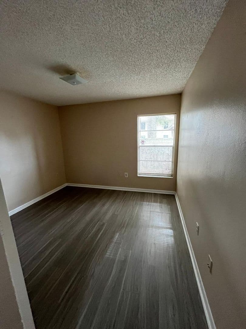 Lakeland Apartment: 1932-1938 Crystal Grove Dr, Lakeland, FL 33801-8033