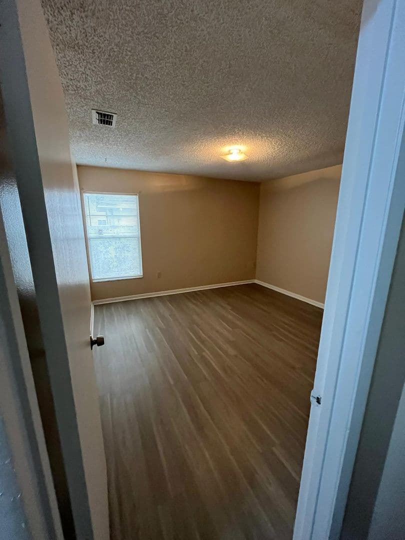 Lakeland Apartment: 1932-1938 Crystal Grove Dr, Lakeland, FL 33801-8033
