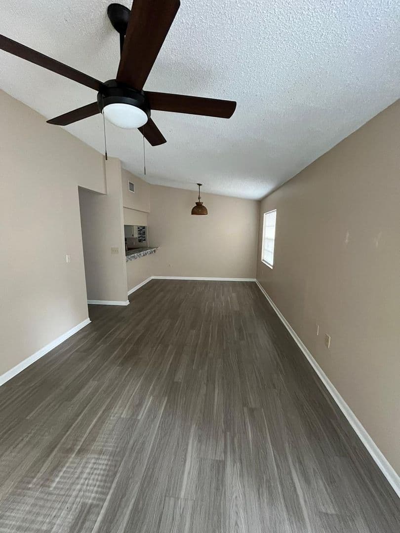 Lakeland Apartment: 1932-1938 Crystal Grove Dr, Lakeland, FL 33801-8033