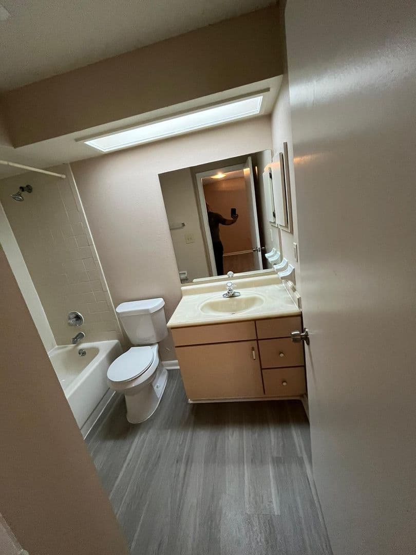 Lakeland Apartment: 1932-1938 Crystal Grove Dr, Lakeland, FL 33801-8033
