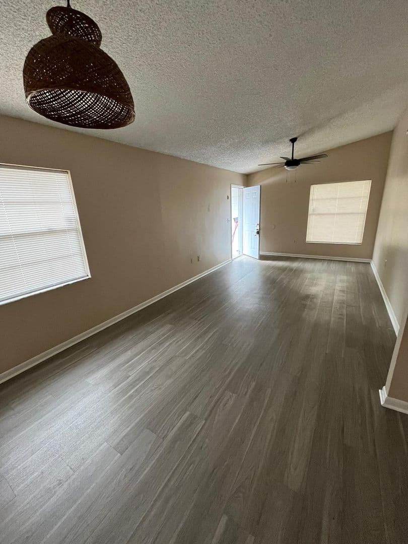 Lakeland Apartment: 1932-1938 Crystal Grove Dr, Lakeland, FL 33801-8033
