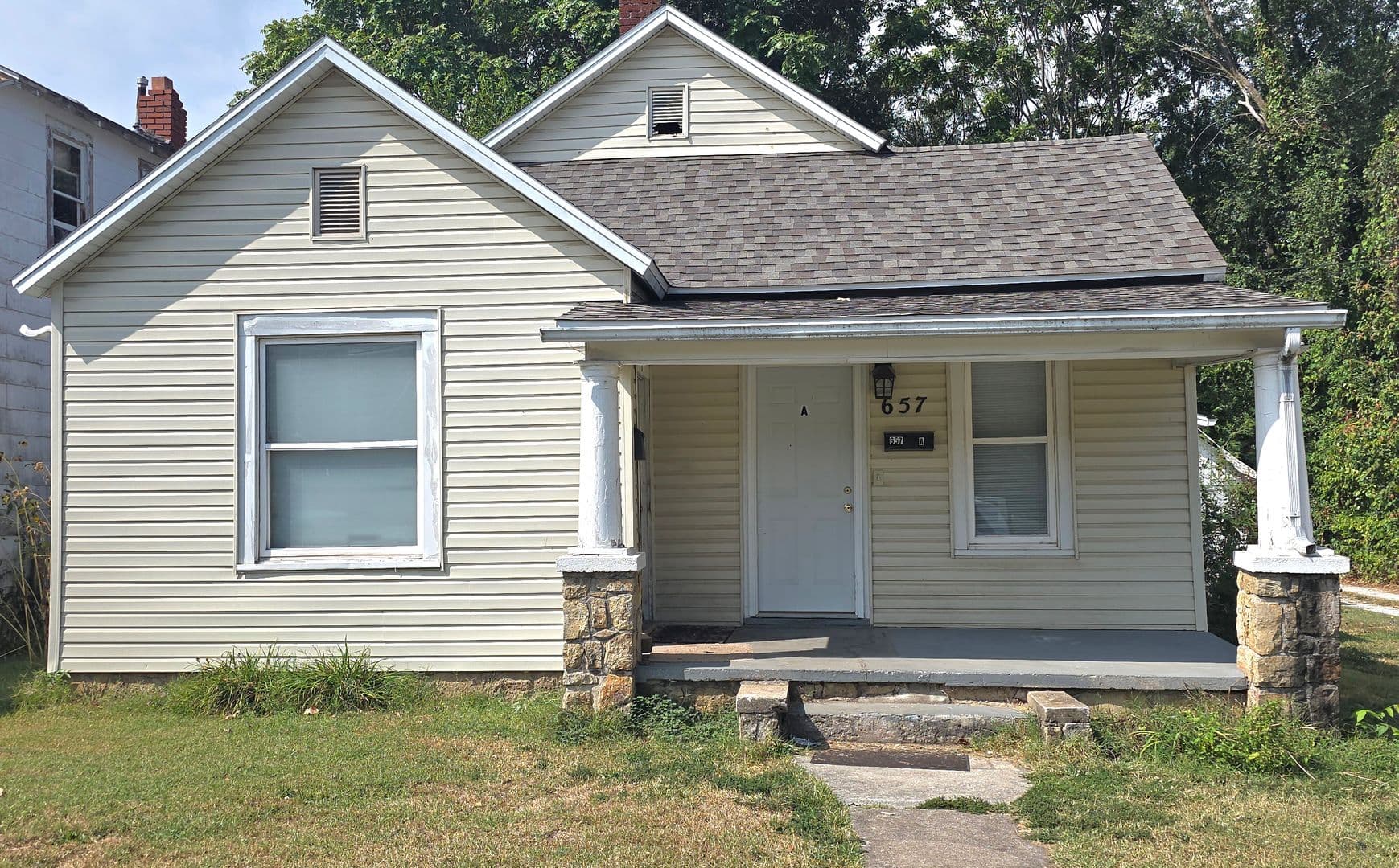 Springfield Apartment: 657 S. New