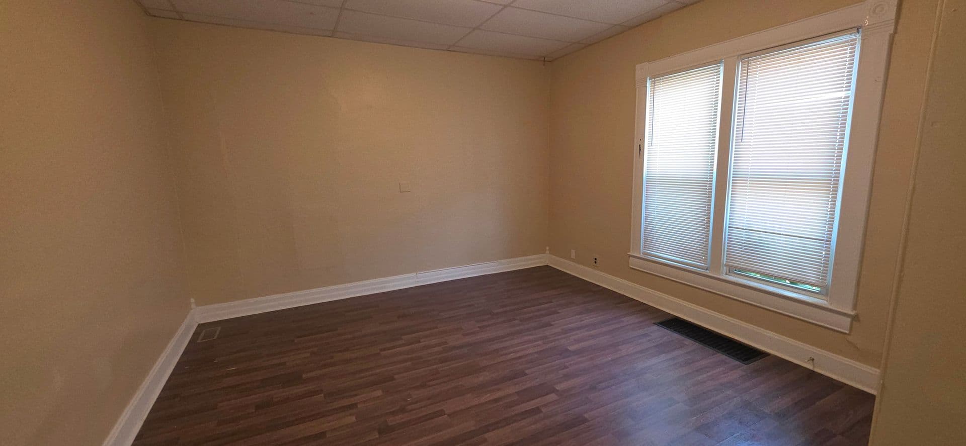 Springfield Apartment: 525 W. Scott St