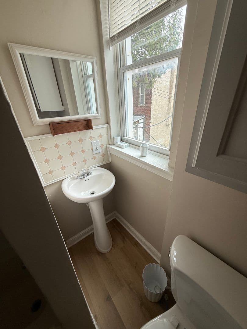 Philadelphia Apartment: 5211 Greenway Ave