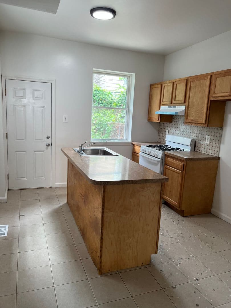 Philadelphia House: 5622 Walton Ave