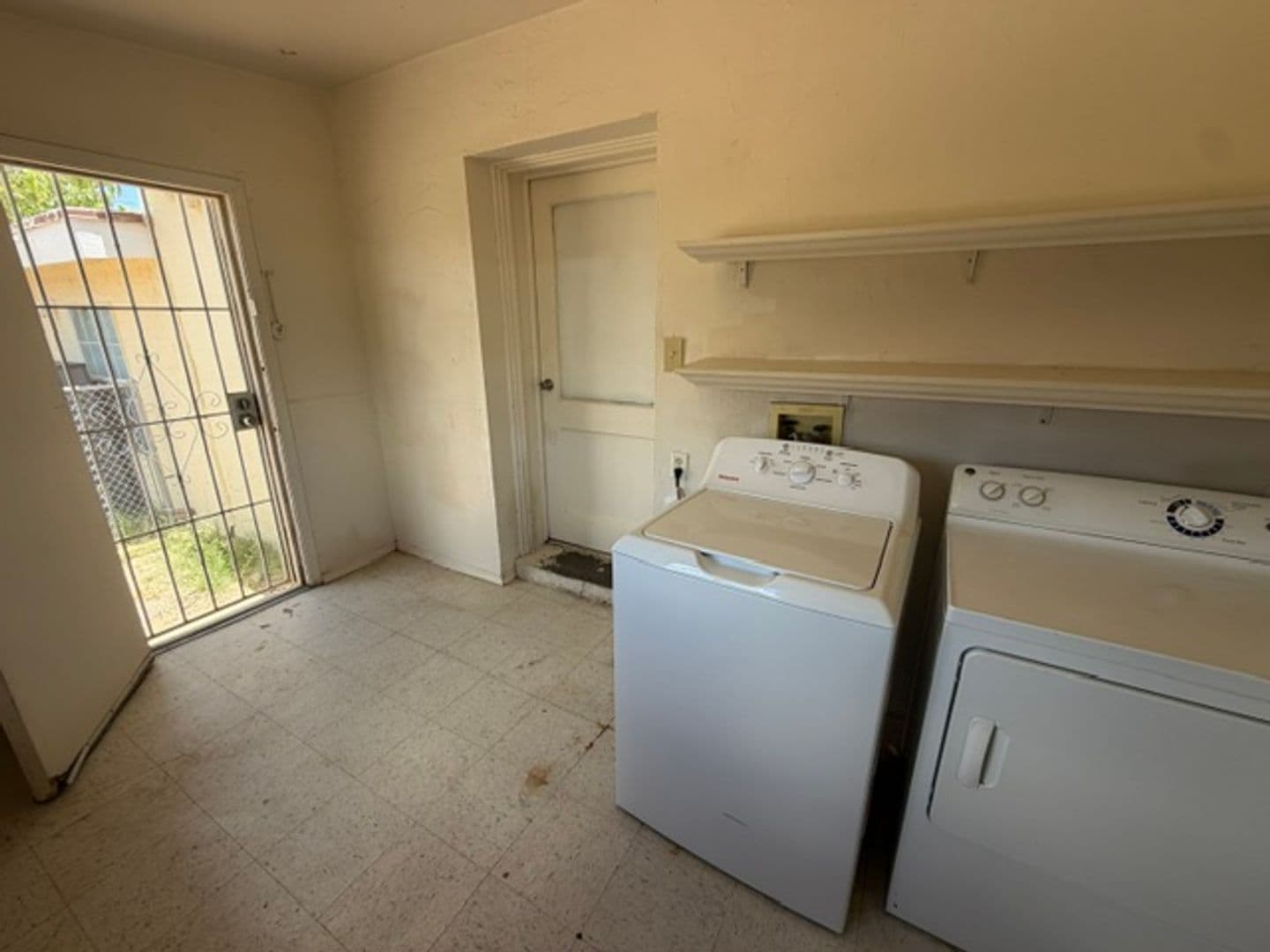 EL PASO House: 8421 MERCURY APT. A
