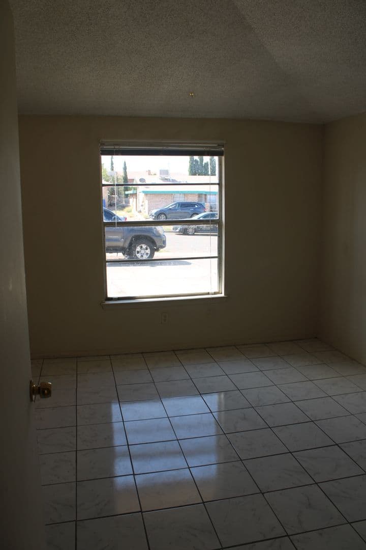 EL PASO House: 11435-D SUNDROP COURT