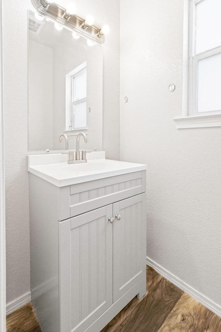 EL PASO House: 11857 JIM WEBB DR.