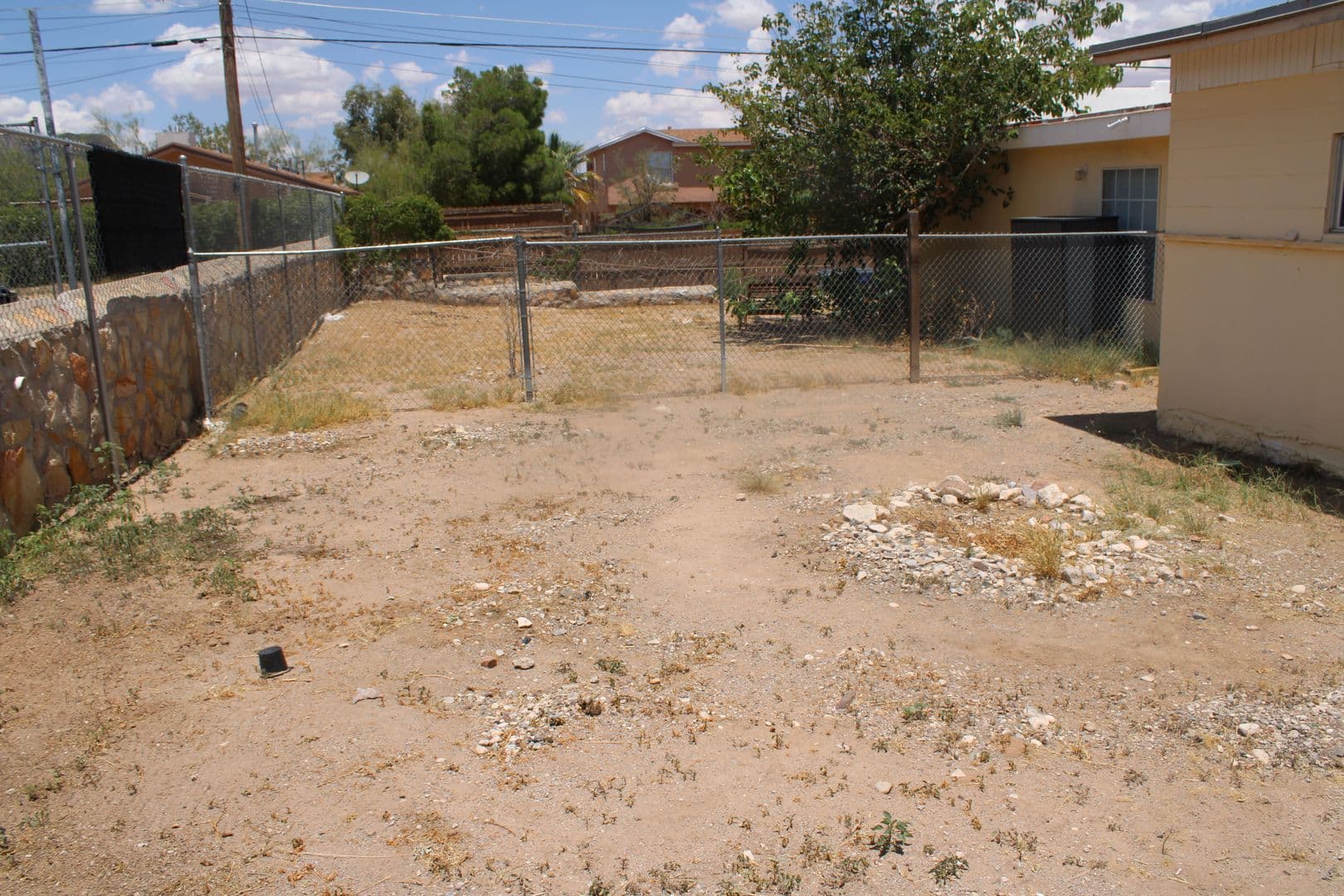 EL PASO House: 8421 MERCURY APT. A