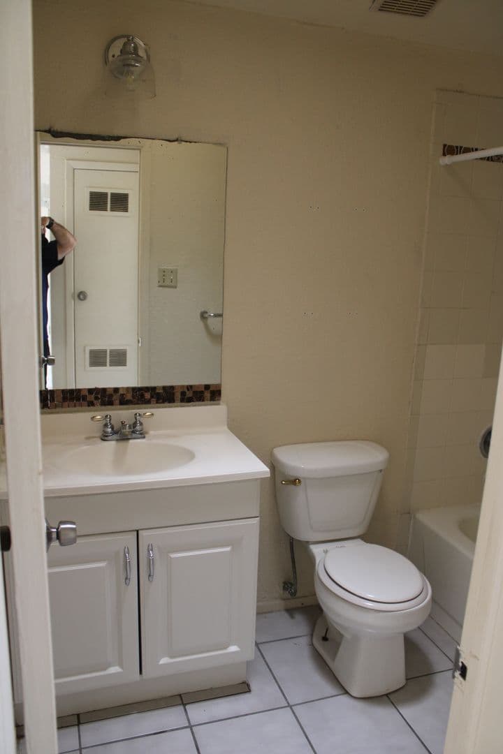 EL PASO House: 11435-D SUNDROP COURT