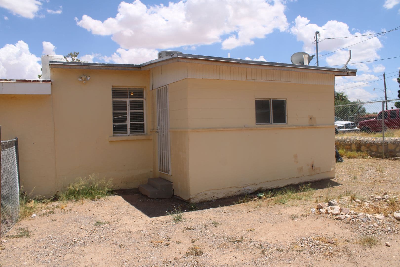 EL PASO House: 8421 MERCURY APT. A