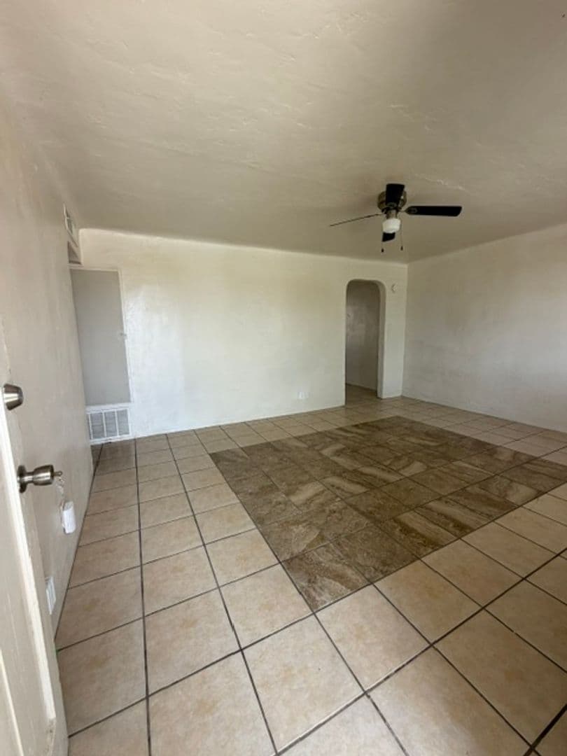 EL PASO House: 8421 MERCURY APT. A