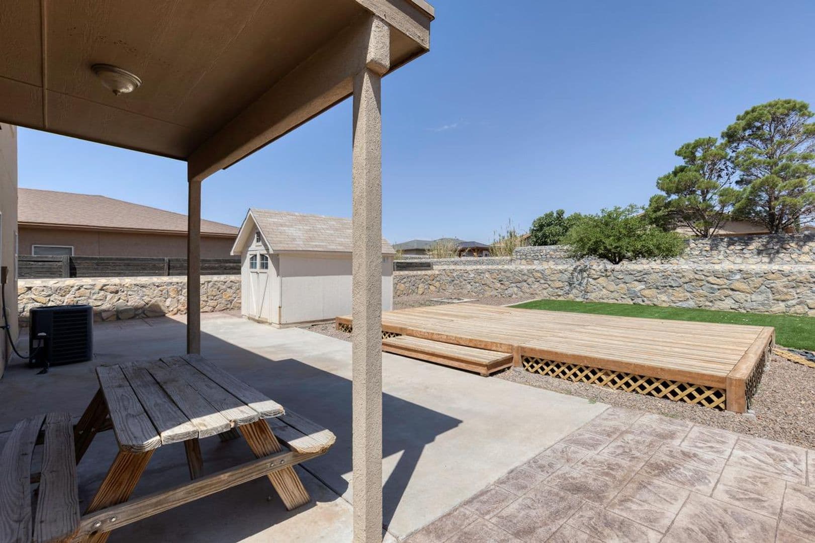 EL PASO House: 11857 JIM WEBB DR.