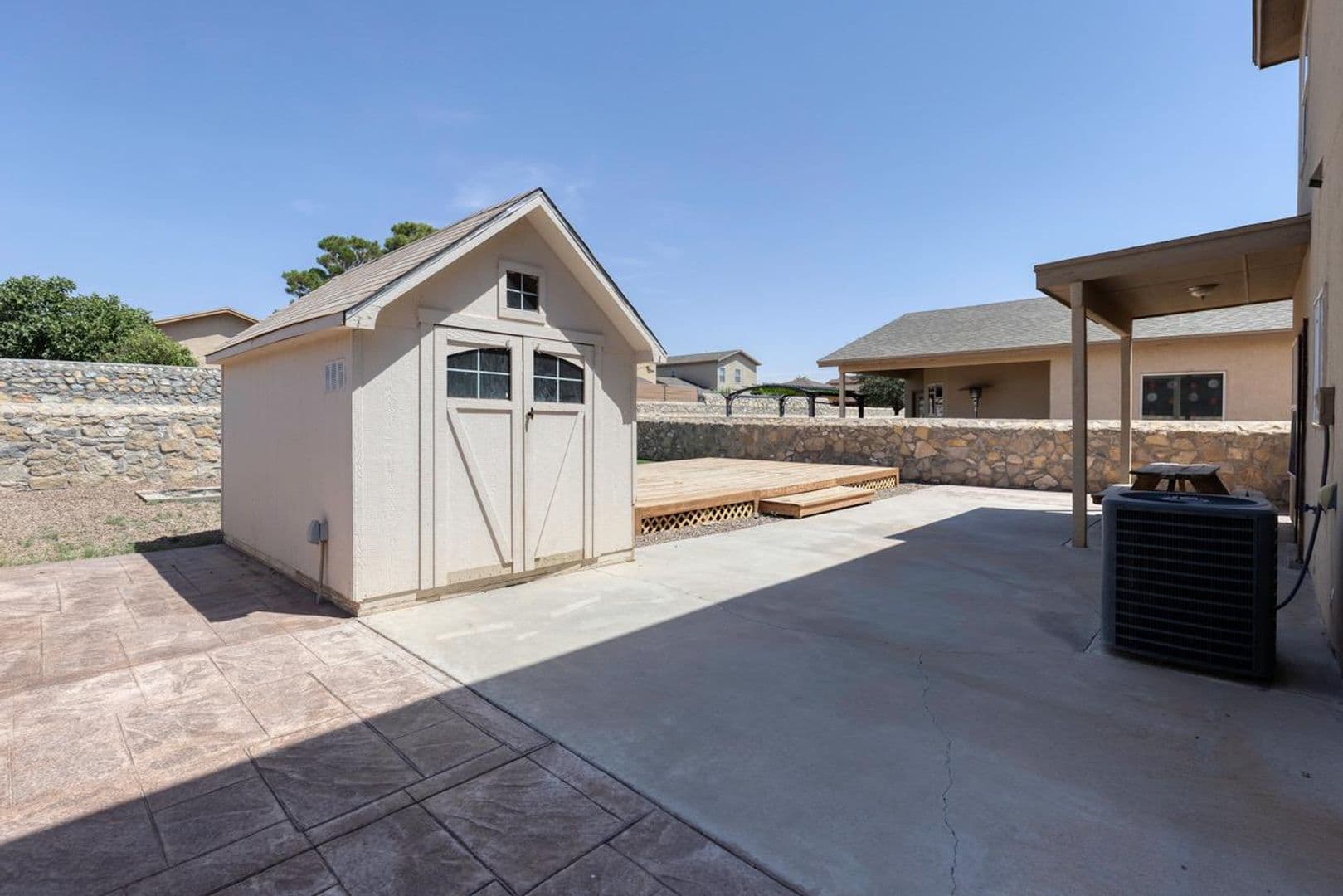 EL PASO House: 11857 JIM WEBB DR.