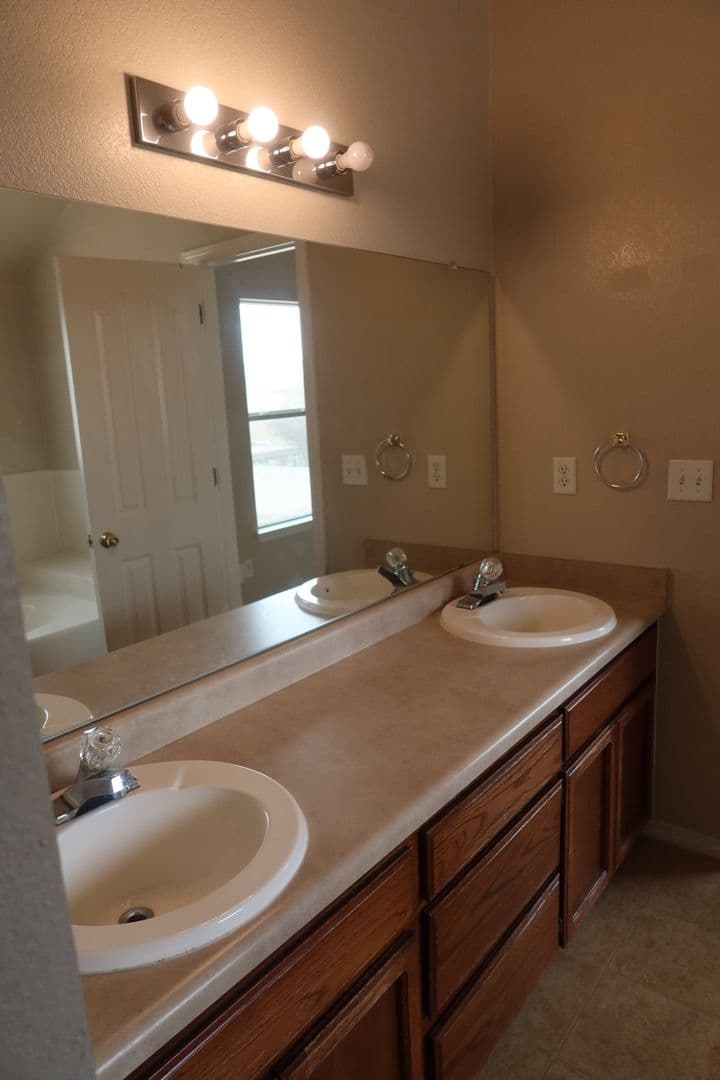 EL PASO House: 14233 SMOKEY POINT