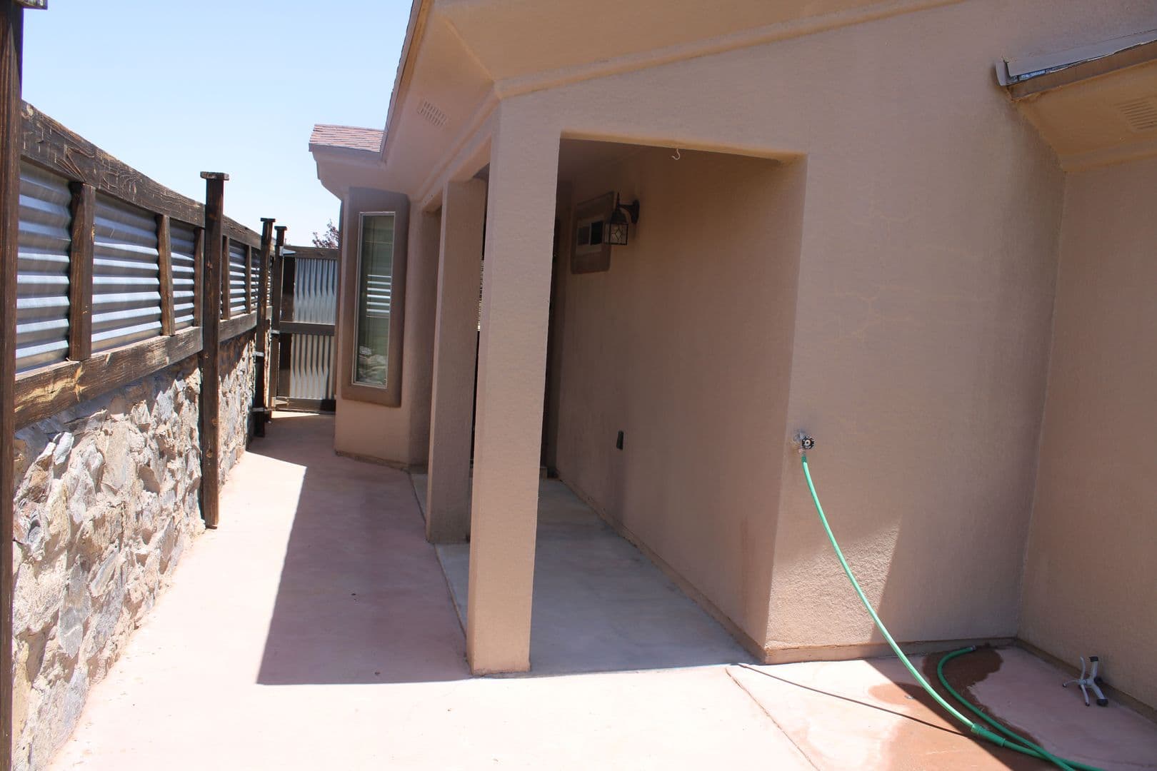 EL PASO House: 3713 LOMA ESTEBAN DR.