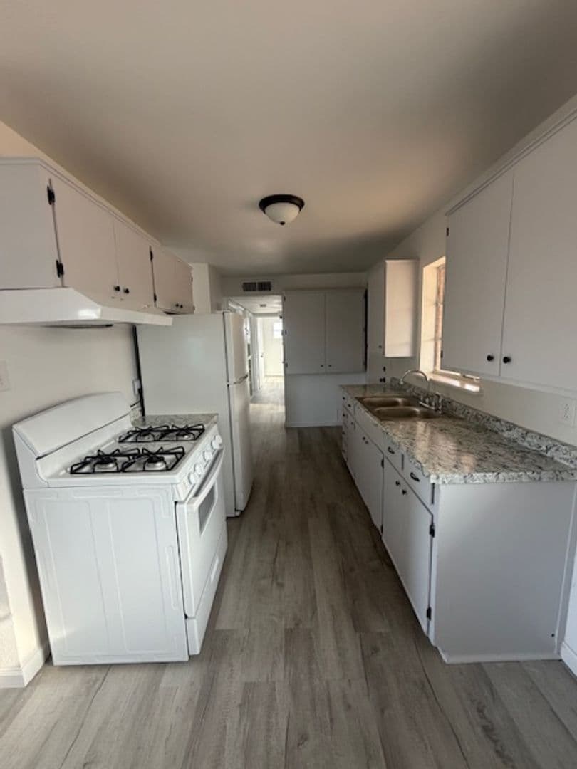 EL PASO House: 9523 CHARLESTON