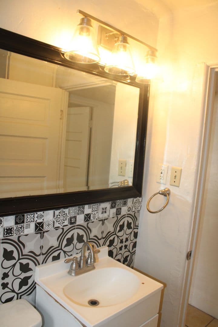 EL PASO House: 8421 MERCURY APT. A