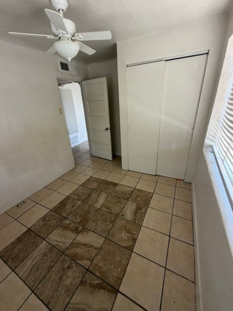 EL PASO House: 8421 MERCURY APT. A