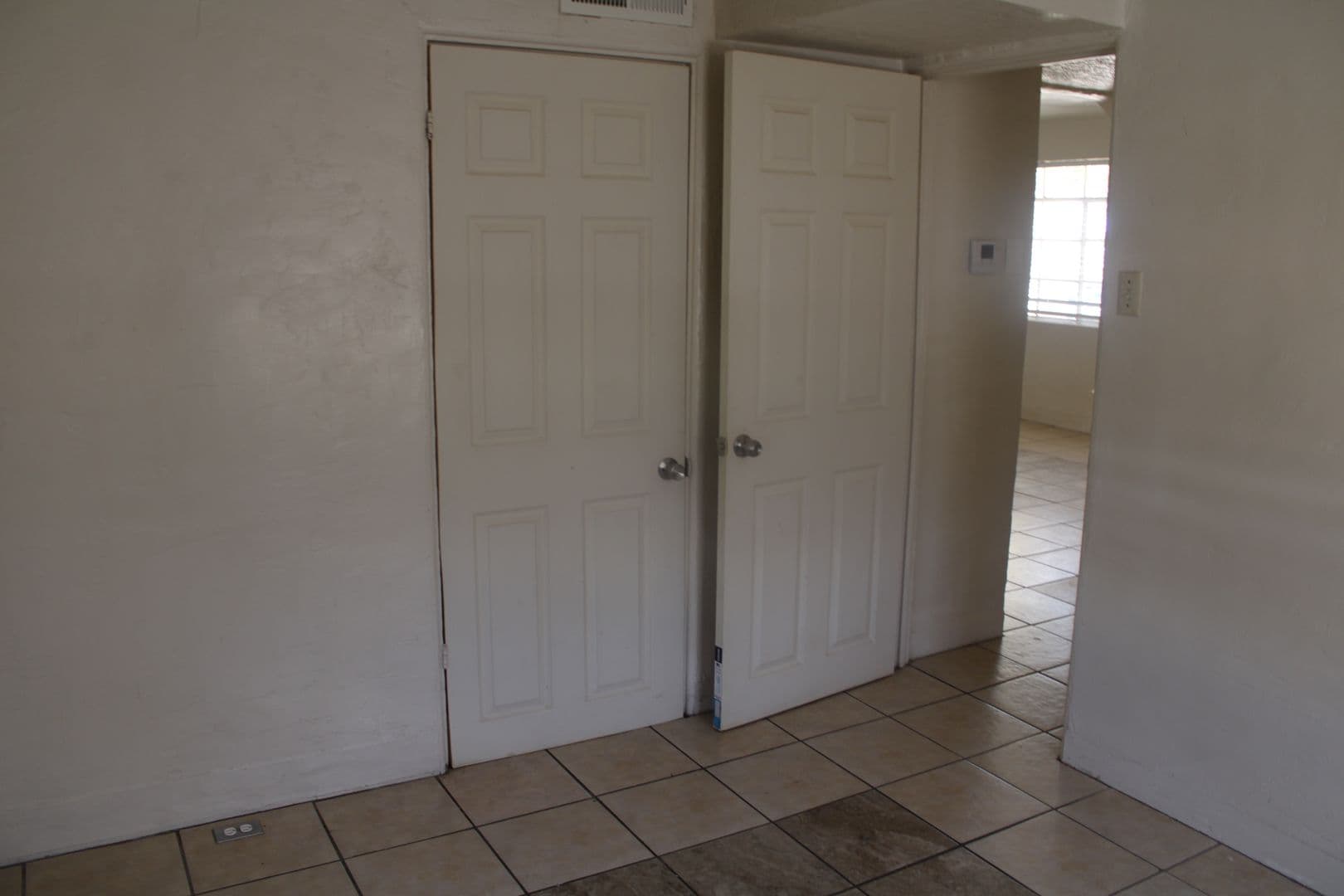 EL PASO House: 8421 MERCURY APT. A