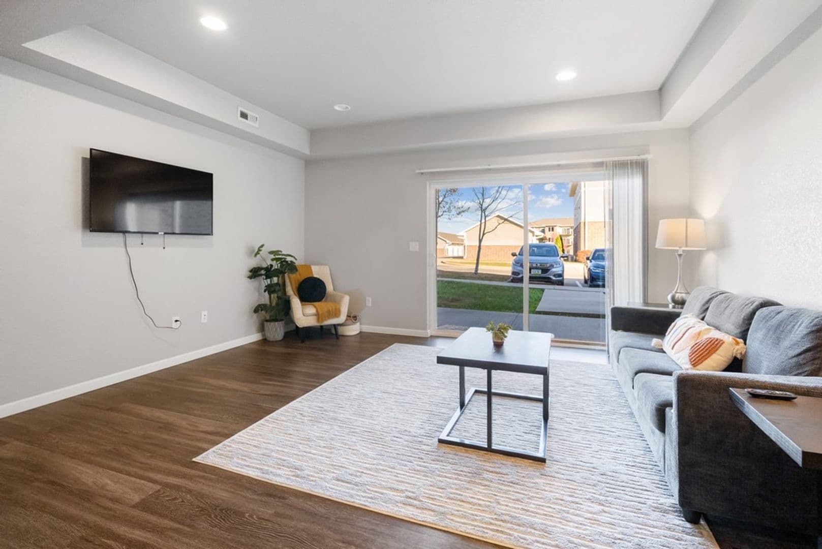 Cedar Falls Apartment: 1003 Bluegrass Cir