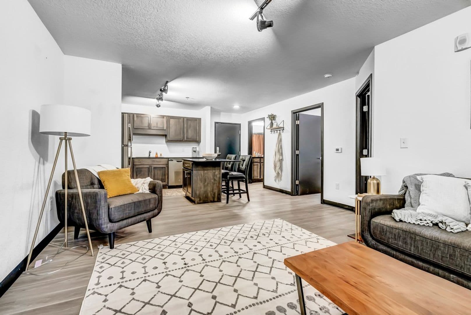 Waterloo Apartment: 21 W Jefferson Street