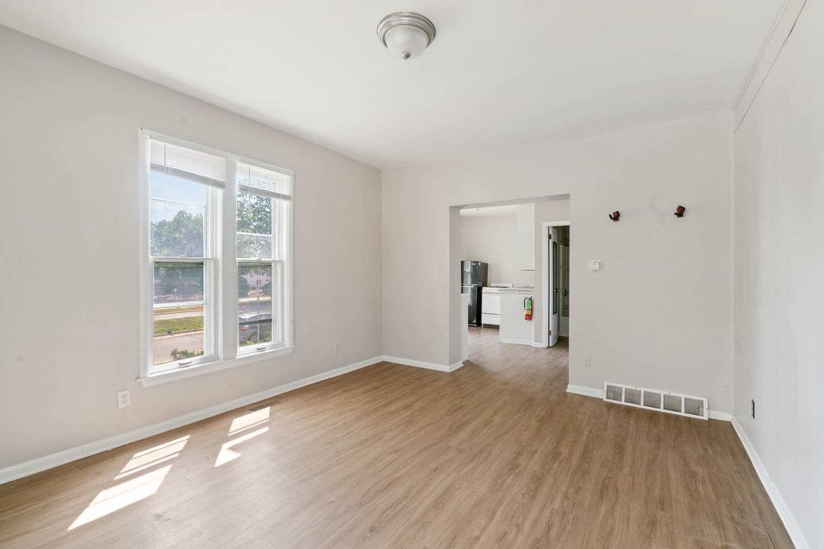 Cedar Falls Apartment: 2321 Iowa St