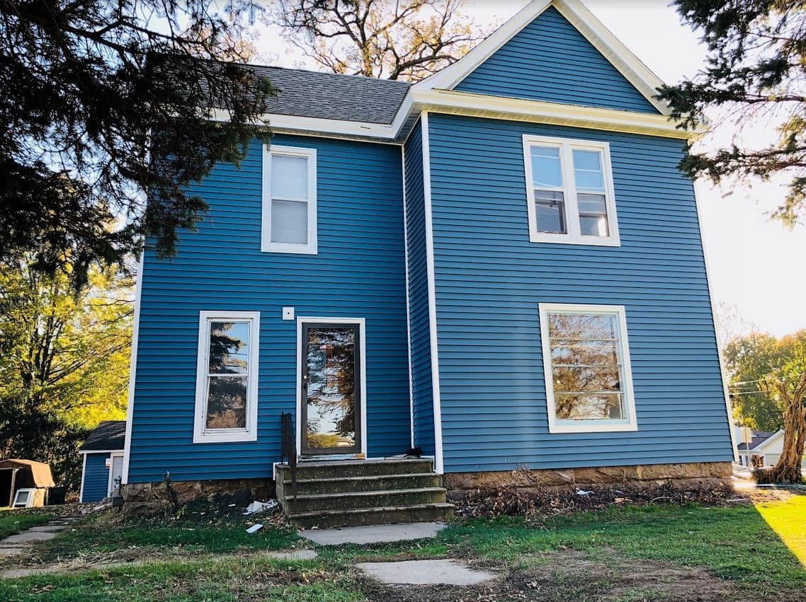 Cedar Falls House: 1303 Rainbow Dr