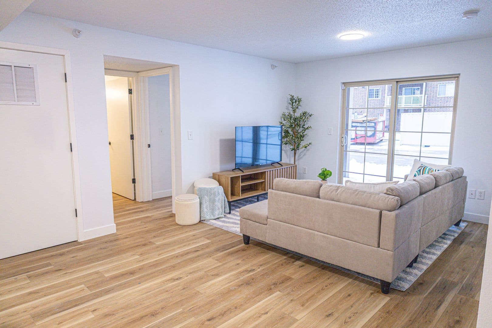 Waterloo Apartment: 6025 Donegal Cir