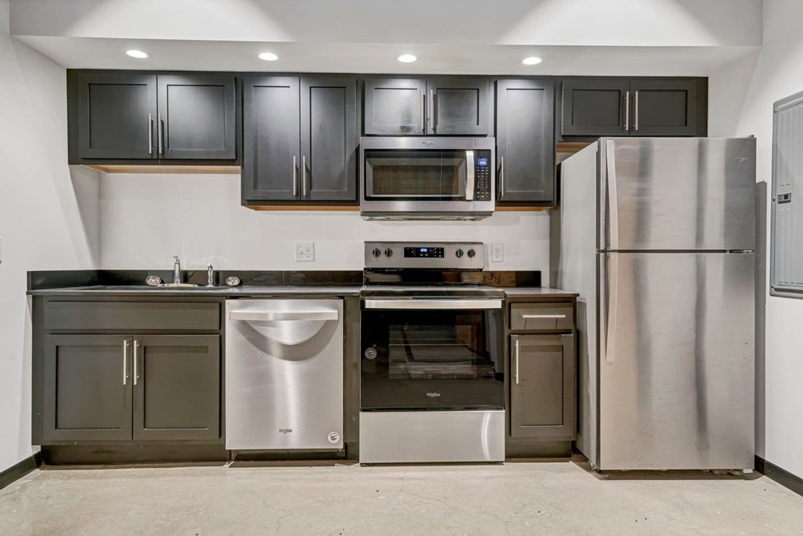 Waterloo Apartment: 325 E Park Avenue