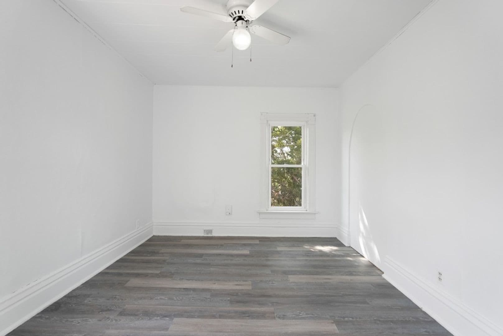 Cedar Falls Apartment: 2314 Walnut St