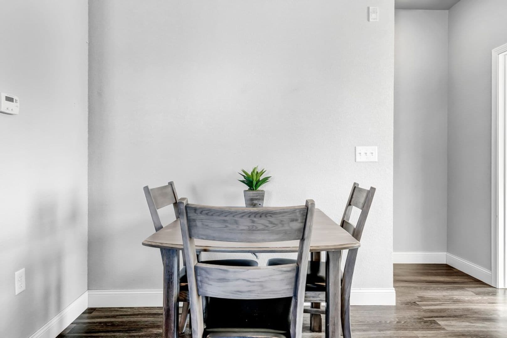 Waverly Apartment: 2103 4th Street SW