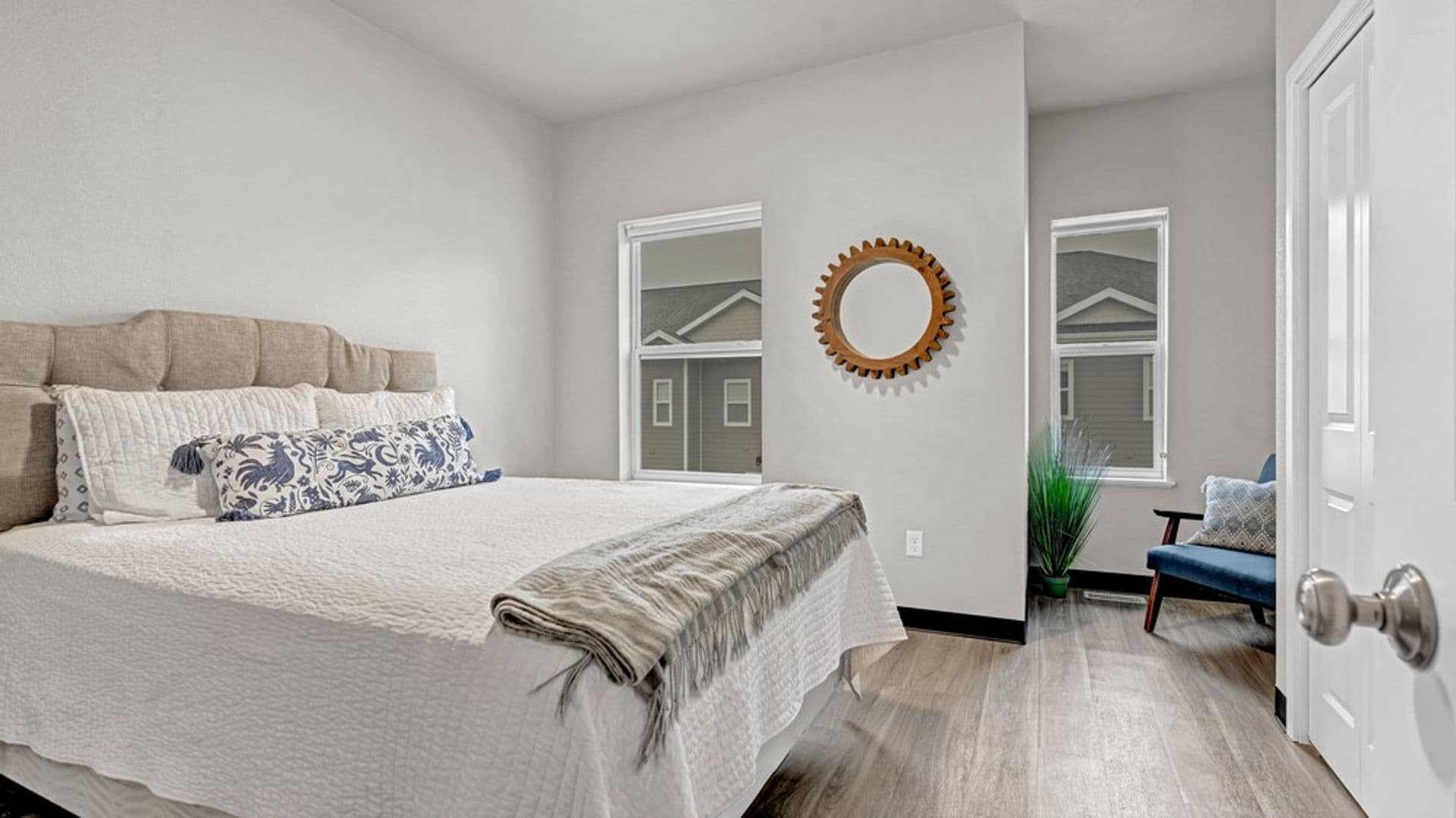 Waverly Apartment: 1260 Leitha Ter