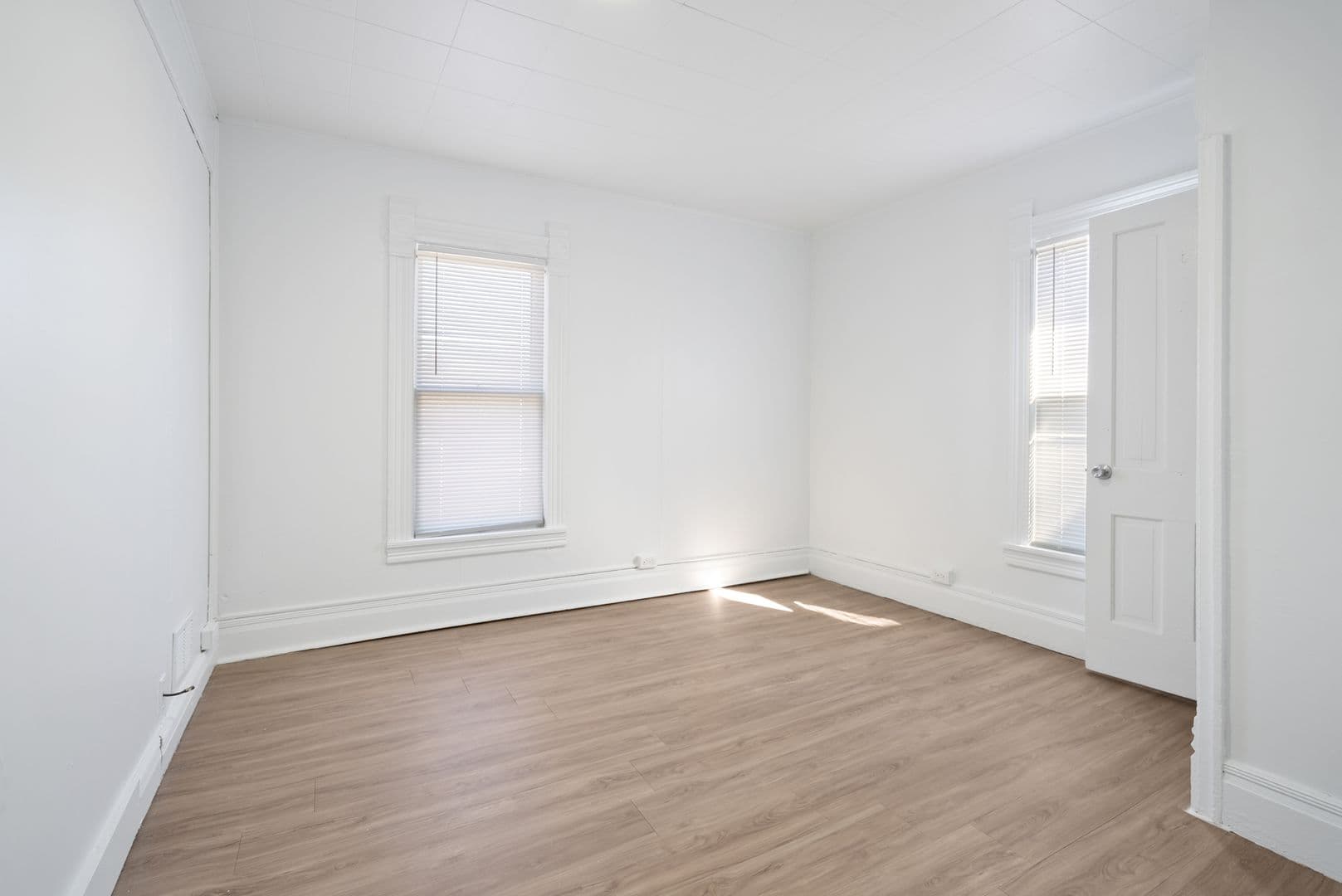 Cedar Falls Apartment: 2104 College St