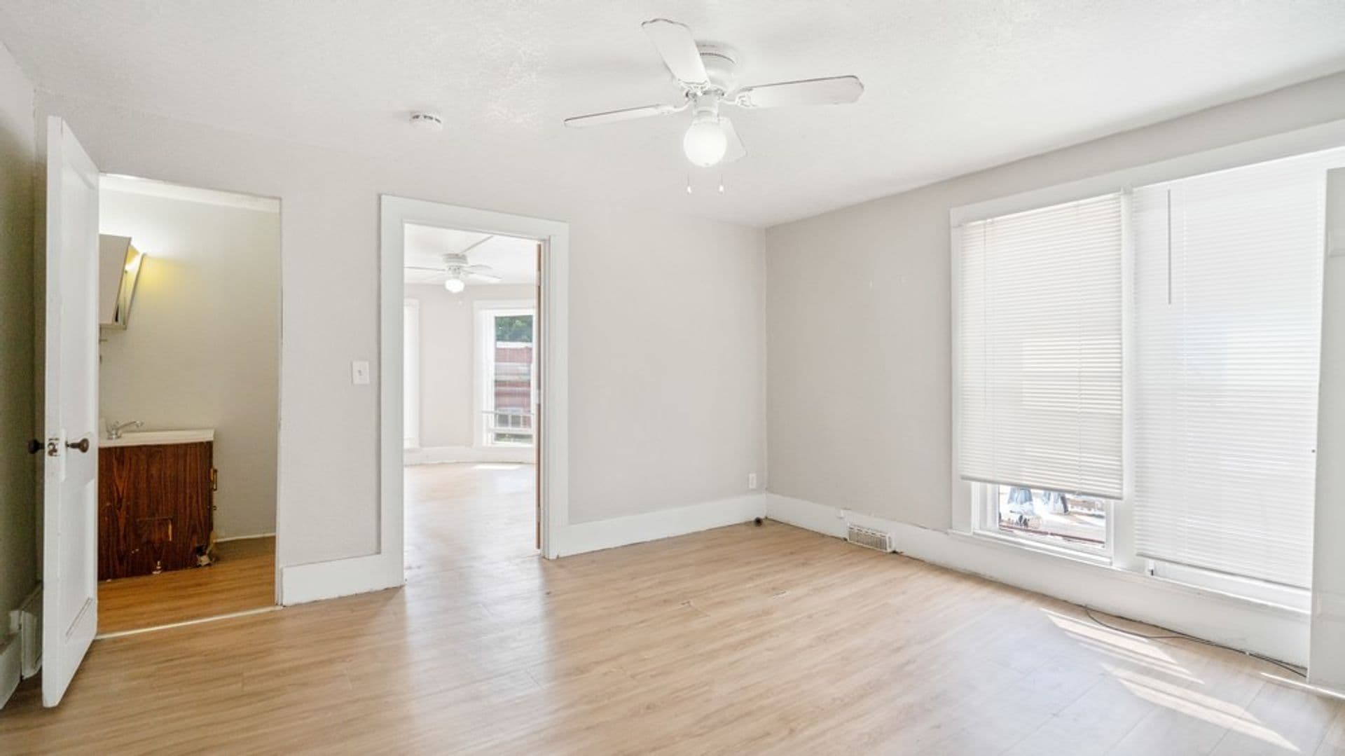 Cedar Falls Apartment: 815 W 23rd St