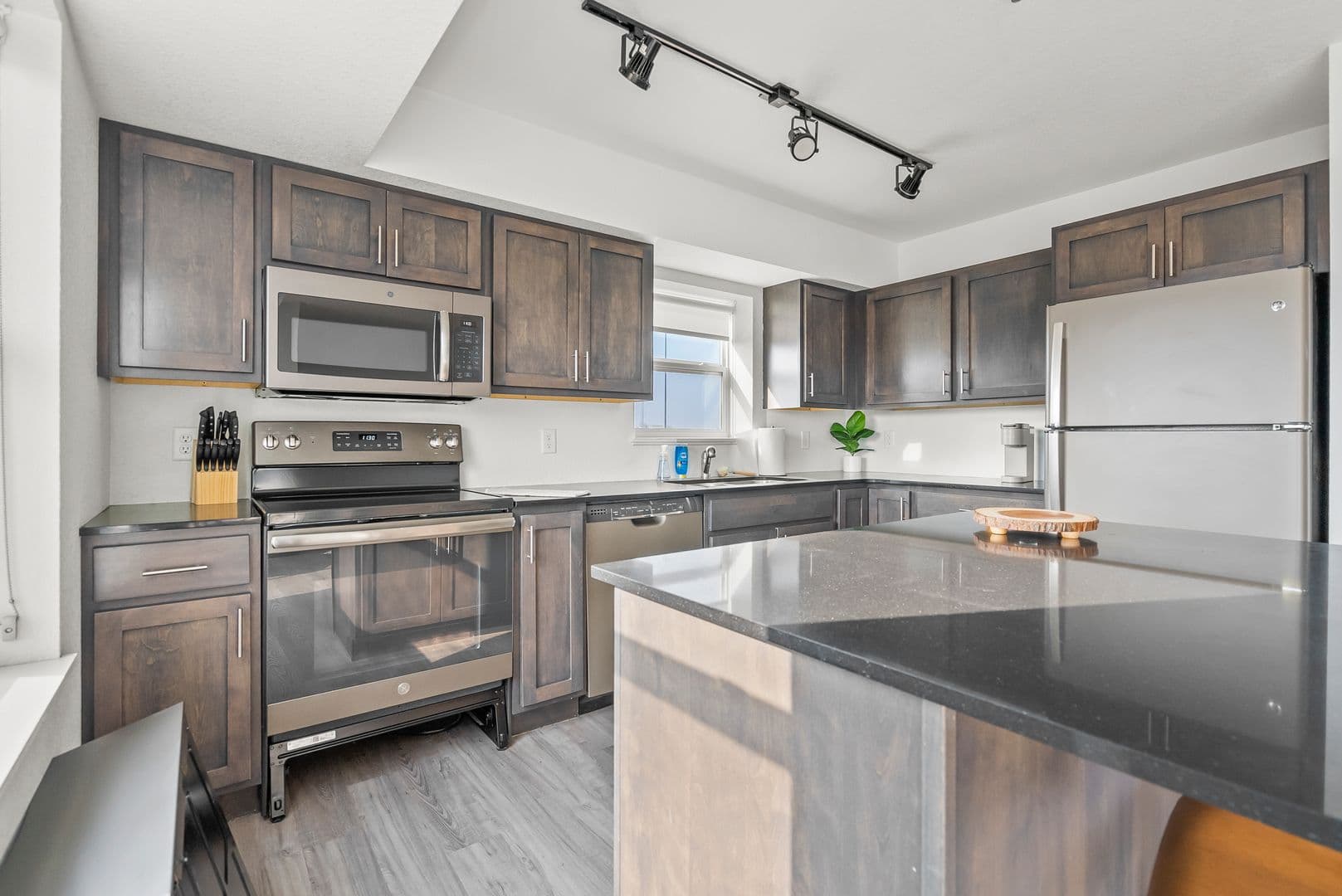 Waterloo Apartment: 21 W Jefferson Street